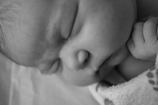 Yeni doğan bebek hastanede. — Stok fotoğraf