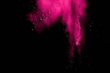 Siyah arka planda pembe toz patlaması. Renkli bulut. Renkli toz patlar. Boya Holi.