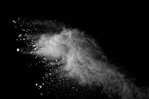 白色粉末在黑色背景下爆炸的冻结运动 — 图库照片