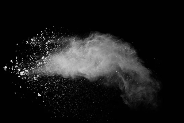 黒の背景に爆発する白い粉の凍結運動 — ストック写真
