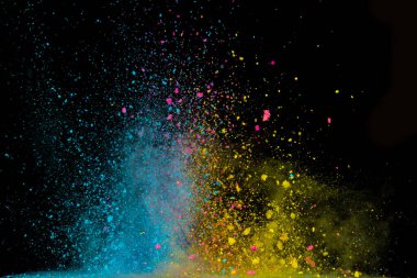 Renkli barut patlaması. Arka planda soyut yakın çekim tozu. Renkli bir patlama. Boya evi.