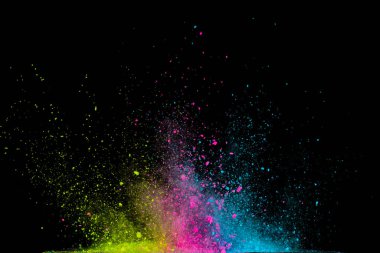 Renkli barut patlaması. Arka planda soyut yakın çekim tozu. Renkli bir patlama. Boya evi.