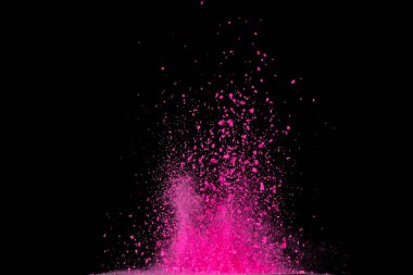 Siyah arka planda pembe toz patlaması. Renkli bulut. Renkli toz patlar. Boya Holi.