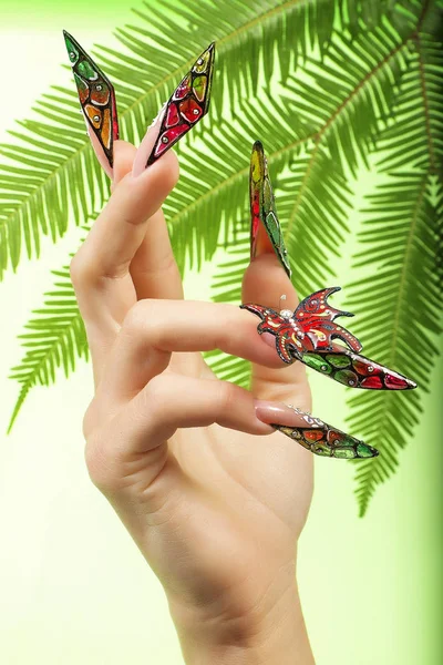 Tropikalny wzór na paznokcie. — Zdjęcie stockowe