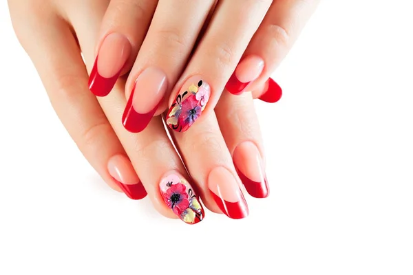 Mani femminili con unghie rosse e disegno arte floreale . Foto Stock