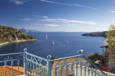 Yatlar körfezden denize açılır.