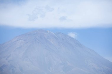 Arequipa 'daki El Misti Volkanı, Peru, güneşli hava
