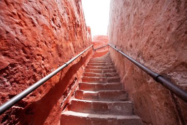 Saint Catalina, Arequipa, Peru 'daki merdivenleri çık.