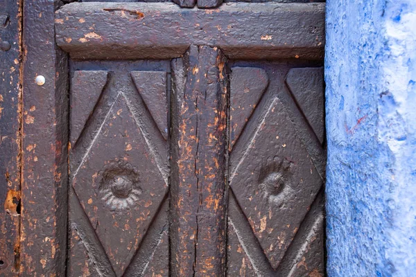 Porte antique avec des motifs dans le monastère de Sainte Catalina à Arequipa, Pérou — Photo