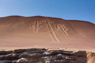 Paracas Candelabra, And Dağları 'ndan Candelabra, Paracas Ulusal Parkı, Peru.