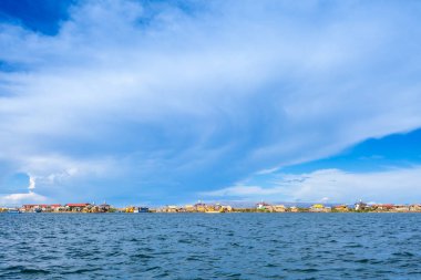 Peru, Güney Amerika 'daki Titicaca Gölü' ndeki Uros adalarından görüntüler.