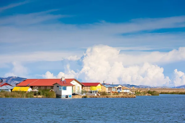 Close-up view of the floating islands of Uros on Lake Titicaca in Peru, South America. — Stock Photo, Image