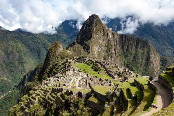 View of Machu Picchu, the sky in the clouds, Peru. — Stock Photo, Image