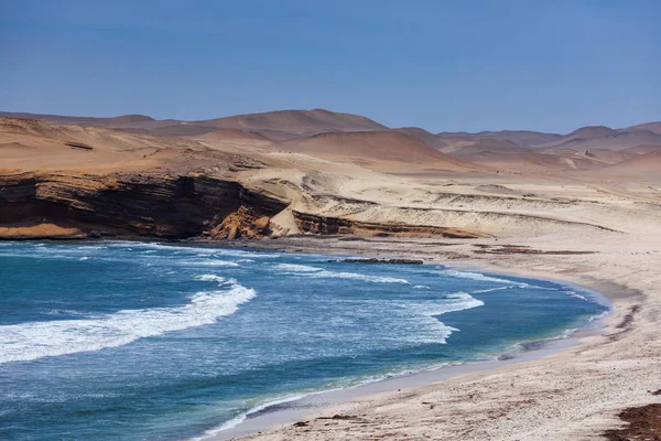 Paracas Ulusal Rezerv Körfezi, güzel okyanus manzarası.