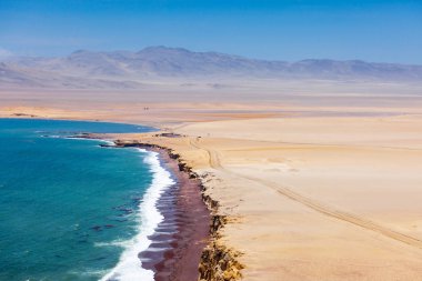Kıyı şeridi, okyanus manzarası, çöl, sahil. Paracas Ulusal Rezervi.