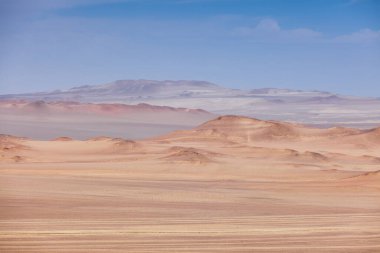 Tepeler, sonsuzluk, kum tepeleri, kumlar. Paracas Ulusal Bankası, Peru.