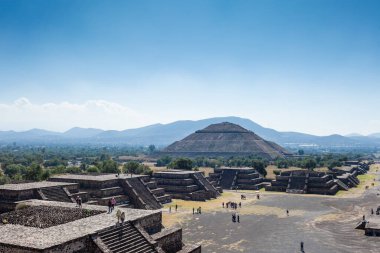 2019-11-25 Teotihuacan, Meksika. Güneş Piramidinin Görünümü.