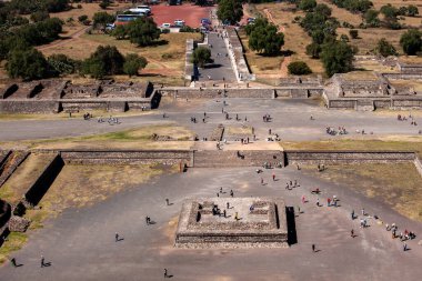 2019-11-25 Teotihuacan, Meksika. Güneş Piramidinin Ayağı.