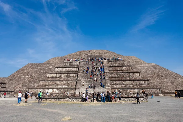 2019-11-25 Teotihuacán, México. Ver pirámide de la luna . — Foto de Stock