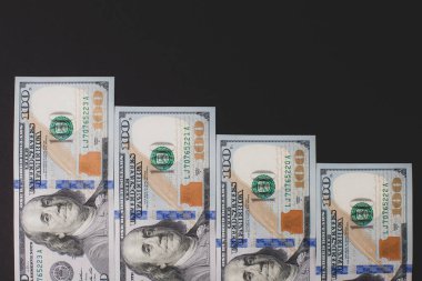 Siyah arkaplandaki Dolar Düşürme İstatistikleri.