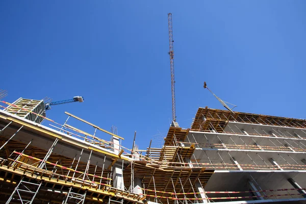 Construction of a monolithic house, made of concrete. — Stock Image Construction of a monolithic house, made of concrete. Stock Picture