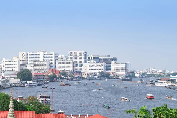 Bangkok Thailand 2014-12-16 . Buildings along the river, on the river barge. — Stock Photo, Image