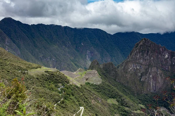 Uitzicht op de Urubamba River Valley, Machu Picchu, Peru. — Stockfoto