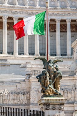 vatanın sunak üzerinde İtalyan bayrağı 