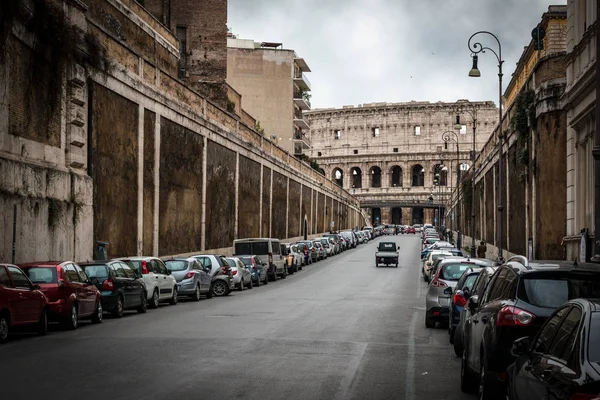 Rua para o colosseum em Roma — Fotografia de Stock