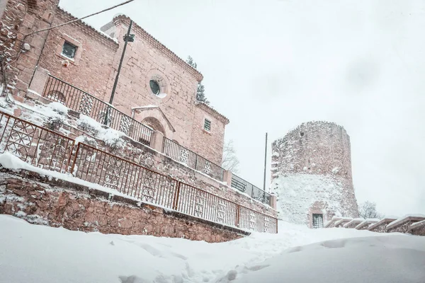 Gereja dan menara bersalju di Campobasso — Stok Foto