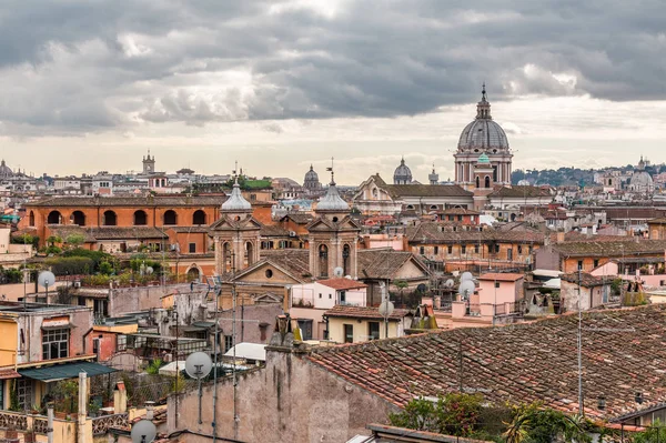 Paisagem de Roma com céu nublado — Fotografia de Stock