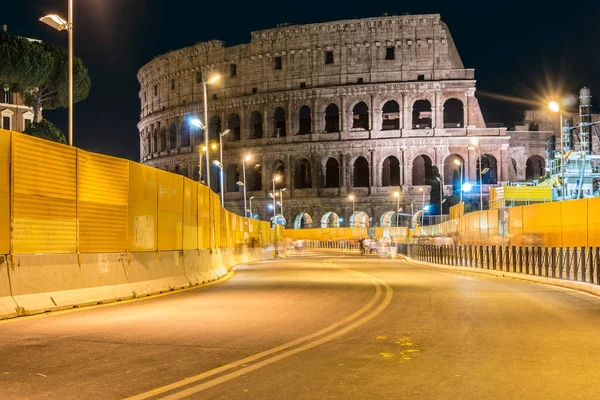 Colosseum per nacht — Stockfoto