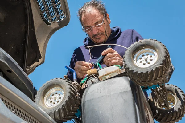 Mechanic Working Model — Stock Photo, Image