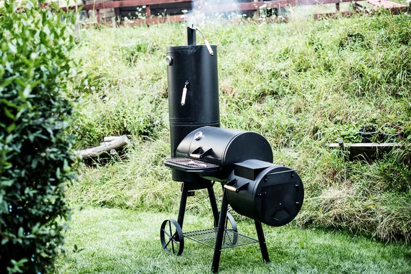 Black Metal Locomotive Grill Smoker Green Grass Background — Stock Photo, Image