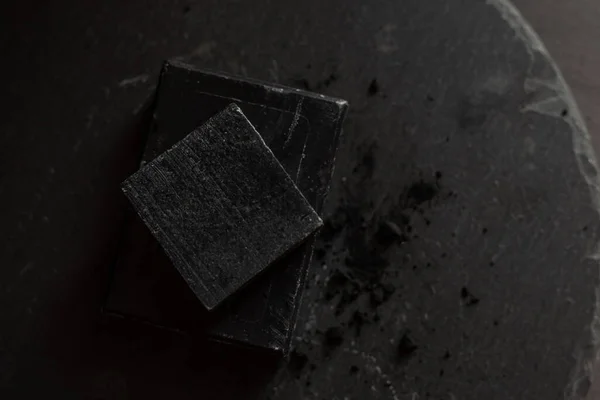 Jabón Carbón Negro Sobre Fondo Granito Negro —  Fotos de Stock