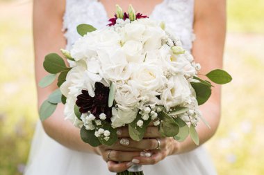 Beyaz gül düğün çiçeği.