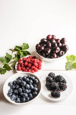Taze taze organik süper yiyecek karışımı antioksidan anfti yaşlanan yaz meyveleri.