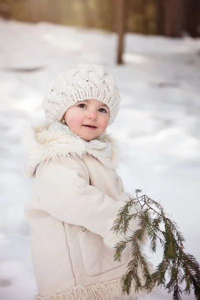 Dulce Niña Nieve —  Fotos de Stock