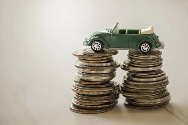 Модель Автомобиля Монеты Покупающие Новую Концепцию Рефинансирования Автомобиля — стоковое фото