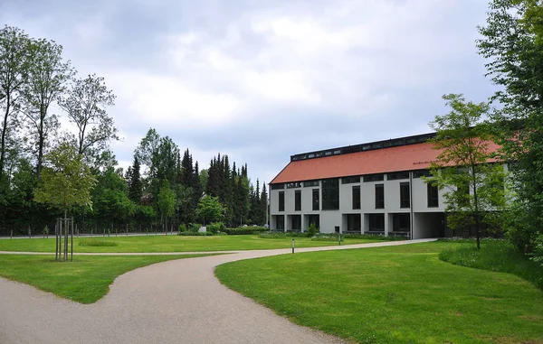 modern binanın dış