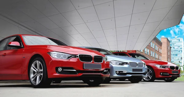 Üç yarış arabaları