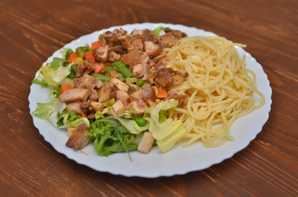 Gustosi Appetitosi Spaghetti Classici Italiani Con Sugo Pomodoro Formaggio Piatto — Foto Stock