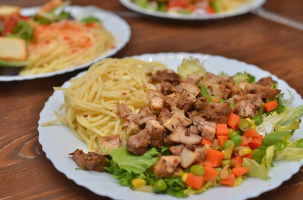 Sabroso Apetitoso Clásico Espagueti Pasta Italiana Con Salsa Tomate Queso Fotos de stock libres de derechos