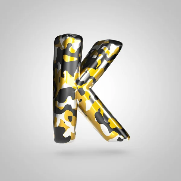 Kamouflage bokstaven K versaler med guld, silver och svart kamouflagemönster isolerad på vit bakgrund. — Stockfoto