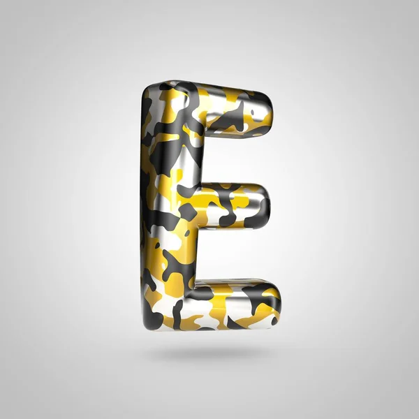 Kamouflage bokstaven E versaler med guld, silver och svart kamouflagemönster isolerad på vit bakgrund. — Stockfoto