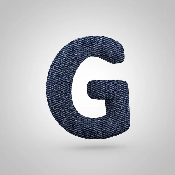 Джинсы буква G верхний регистр с синей текстурой джинсы изолированы на белом фоне . — стоковое фото