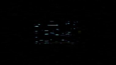 Gürültü arızası olan eski kötü TV monitöründe tam pil simgesi görünüyor. 4k 60 fps video görüntüleme görüntüsü