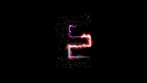 Elektrisk varm eld bokstav E avslöja med glittrande ljus partiklar på svart bakgrund — Stockvideo