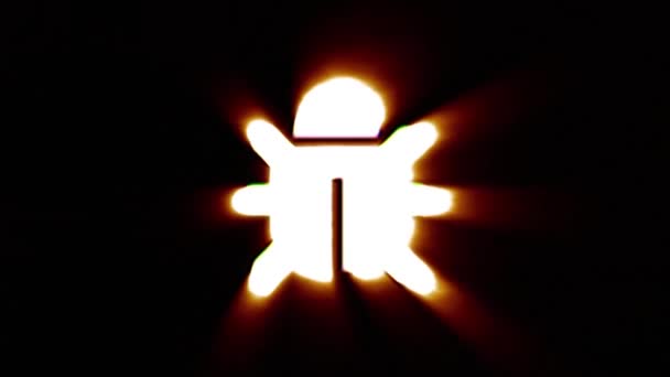 आरजीबी स्पेक्ट्रम रंगांसह केंद्र फ्लिकर्समध्ये चमकदार फायर बग चिन्ह उडतात . — स्टॉक व्हिडिओ