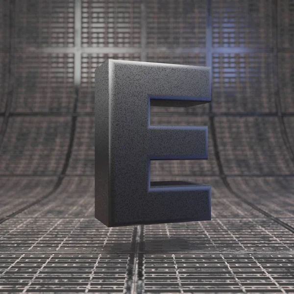 Velké černé písmeno E. Dlsr kamera tělo plastová textura abeceda na kovové podlaze. — Stock fotografie